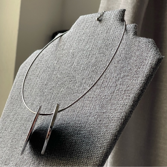 JOAN RIVERS | Vintage | Reversible Two-Disc Shaped Pendant Silver Wired Necklace - Picture 12 of 16